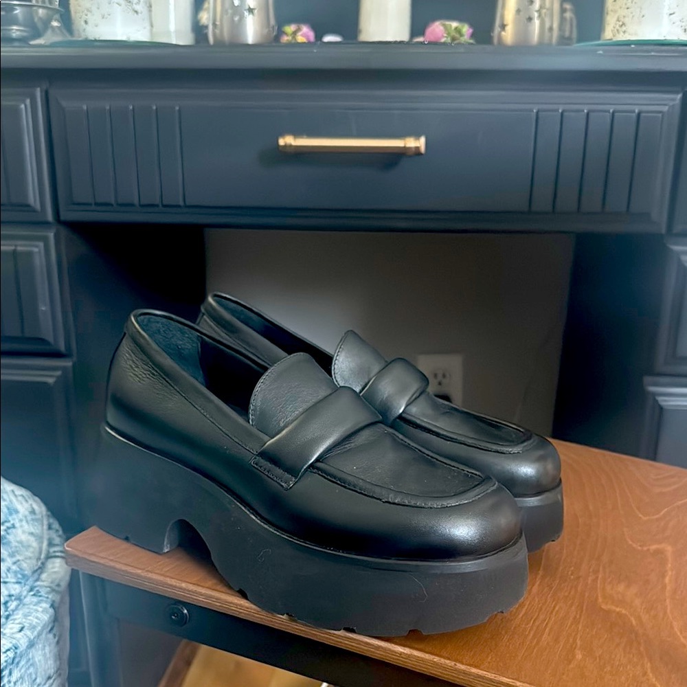 Steve Madden black leather platform loafers size 38/size 7